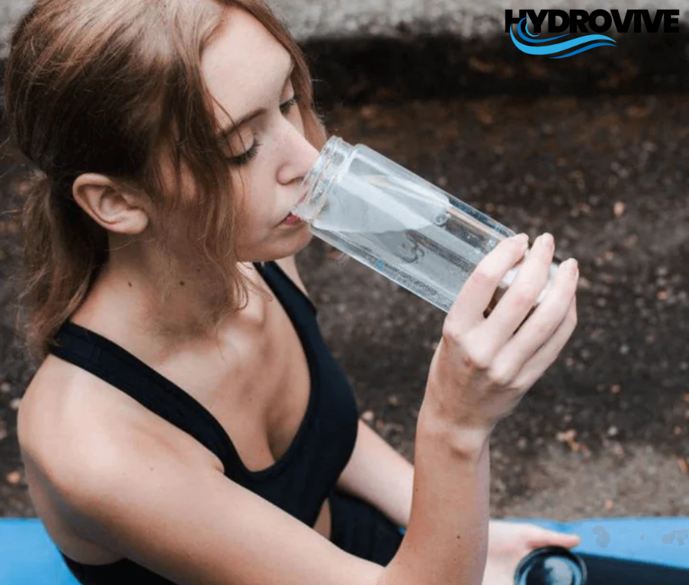 Wasserstoff Wasser aus der HydroVive Flasche – sichtbar sprudelnde Frische.
